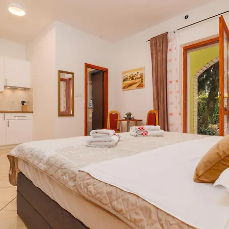 Ane Apartamento Vrh (Krk)