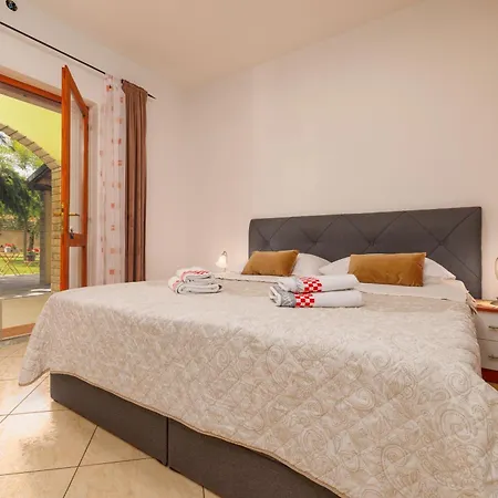 Ane Apartment *